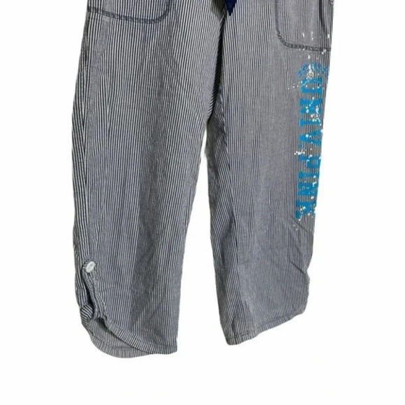 Pink VS XS blue seersucker drawstring capris - Picture 2 of 7